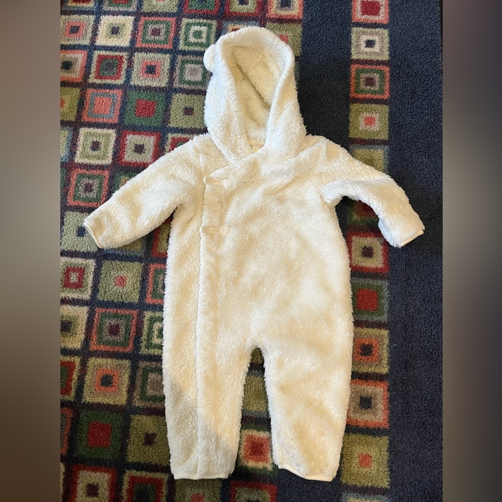 Warm outerwear for baby with cute bear ears